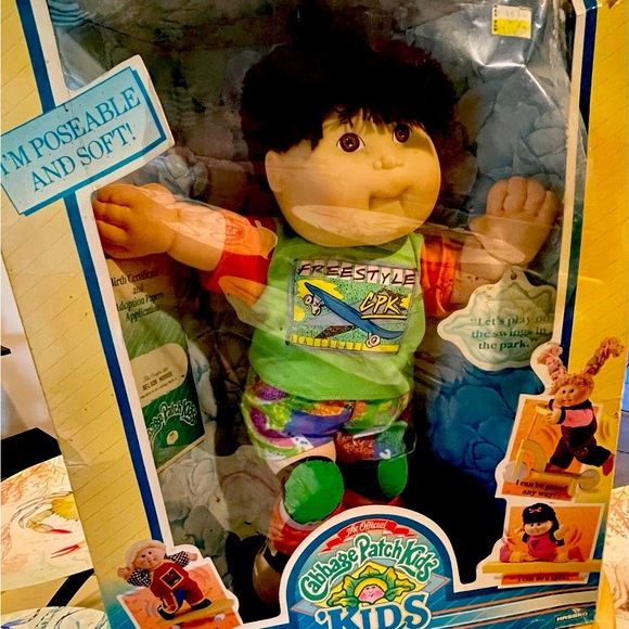 Vintage 90 cabbage patch skater doll in box